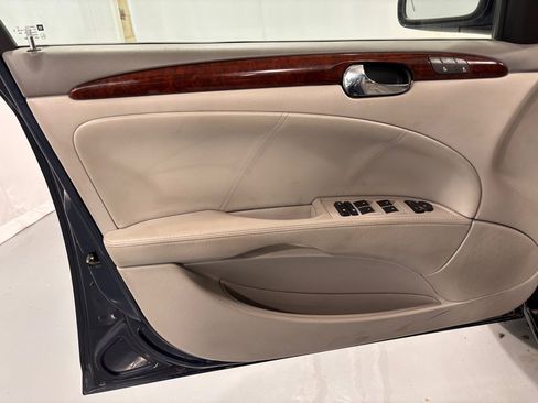 Used 2009 Buick Lucerne CXL w/ Driver Confidence Package image 16