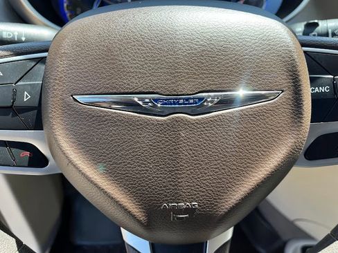 Used 2017 Chrysler Pacifica Touring FWD image 15