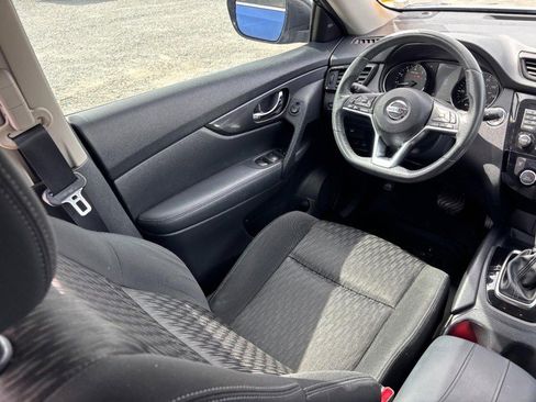 Used 2017 Nissan Rogue SV w/ SV Premium Package image 13