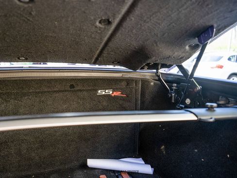 Used 2004 Chevrolet SSR w/ Preferred Equipment Group RWD image 73