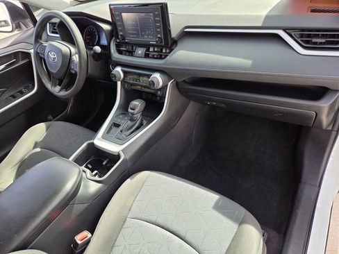 Used 2022 Toyota RAV4 XLE FWD image 16