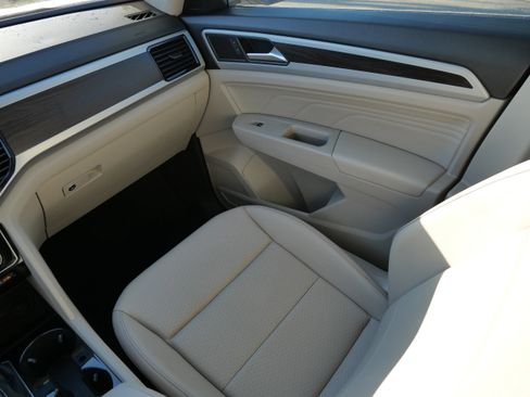 Certified 2023 Volkswagen Atlas SE w/ Black Wheel Package image 11