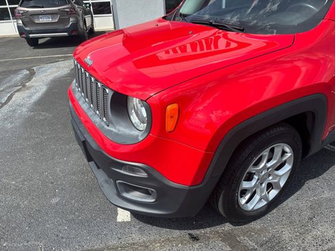 Used 2015 Jeep Renegade Latitude FWD image 8