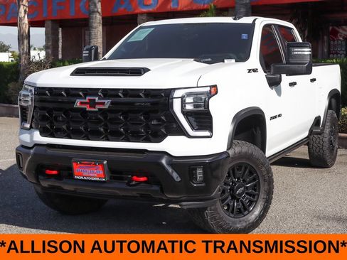 Used 2024 Chevrolet Silverado 2500 ZR2 w/ Technology Package AWD/4WD image 4