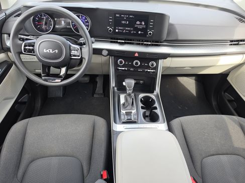 Used 2024 Kia Carnival LX FWD image 5