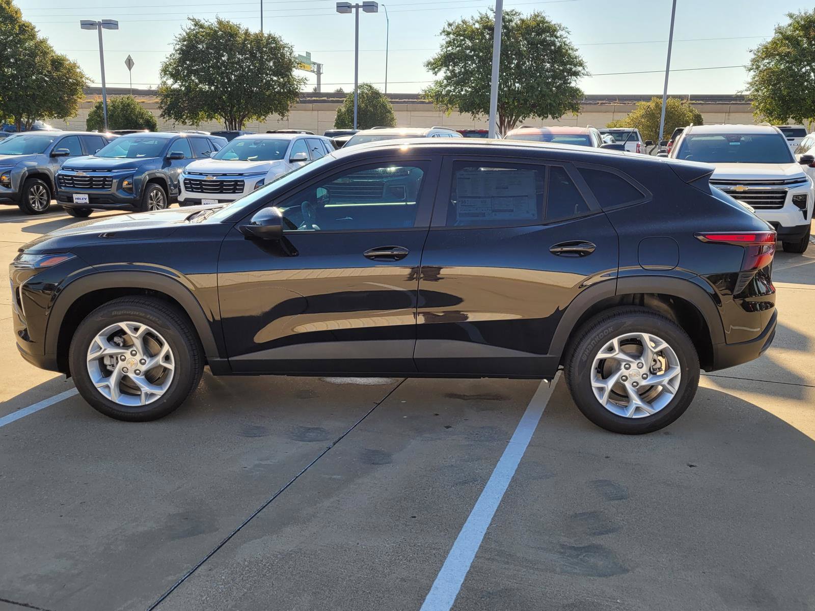 New 2026 Chevrolet Trax LS w/ LS Convenience Package FWD image 2