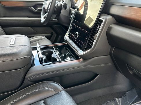 Certified 2025 GMC Yukon Denali image 18
