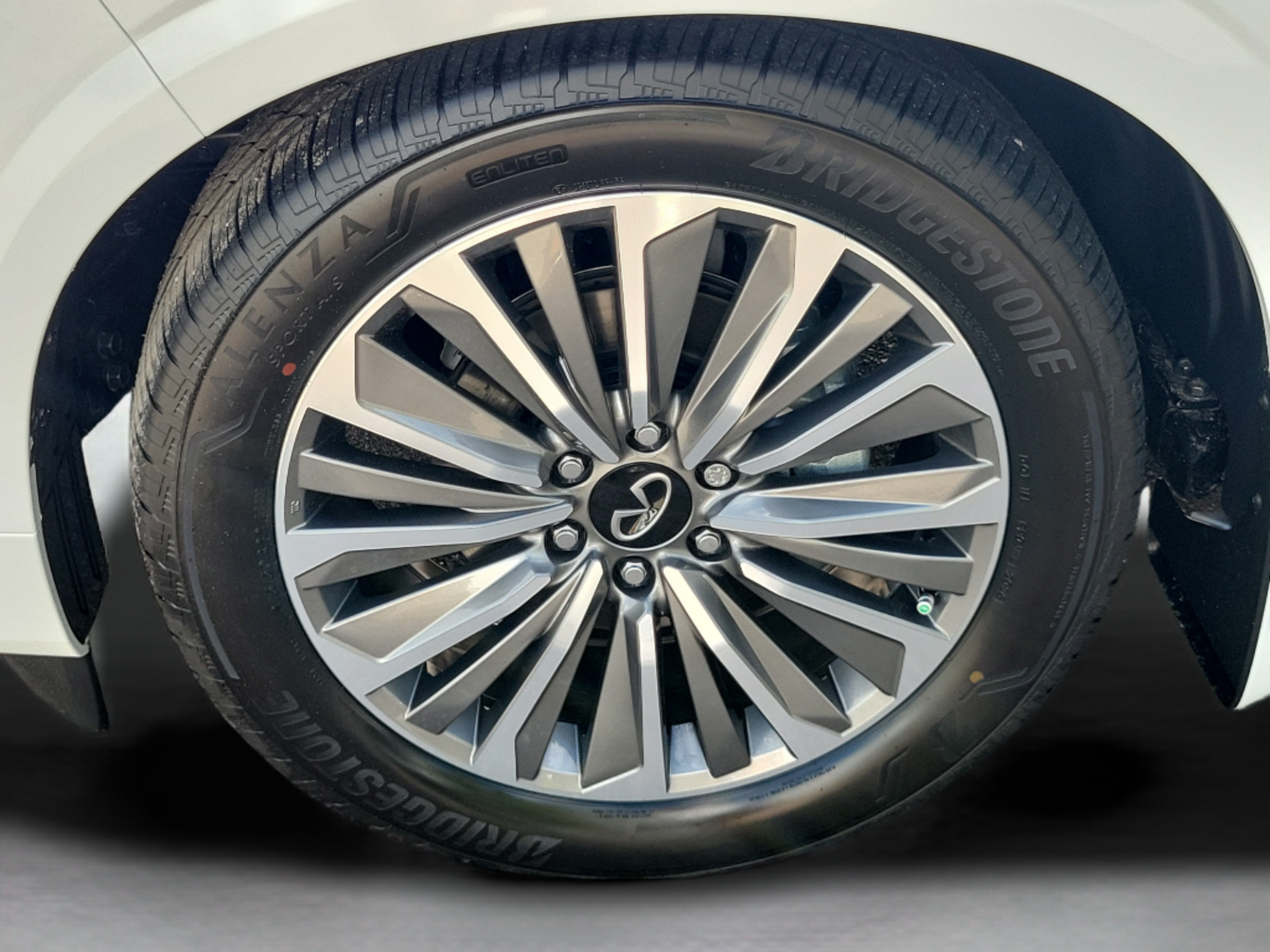 New 2027 INFINITI QX80 Luxe w/ Cargo Package AWD/4WD image 25