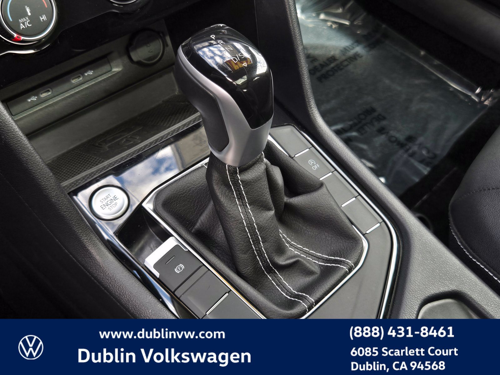 Certified 2023 Volkswagen Taos SE w/ Panoramic Sunroof Package FWD image 18