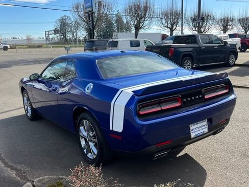 Used 2021 Dodge Challenger SXT image 5