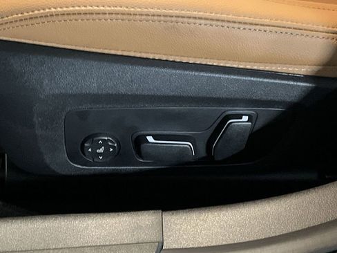 New 2026 BMW 330i xDrive Sedan w/ Convenience Package image 12