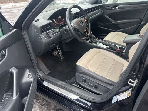 Used 2021 Volkswagen Passat 2.0T R-Line image 12