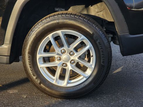 Used 2025 Jeep Grand Cherokee Laredo X image 10