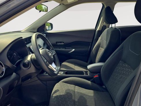 Used 2023 Nissan Kicks SV FWD image 4