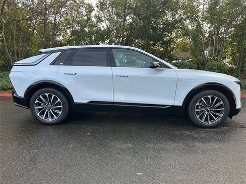 New 2026 Cadillac Lyriq Sport image 6