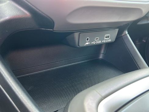 Used 2025 Subaru Crosstrek 2.0i Premium image 18