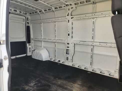 Used 2025 RAM ProMaster 2500 w/ Convenience Group image 31