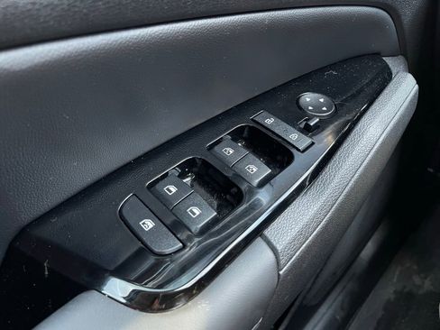 Used 2025 Kia Sportage EX image 16