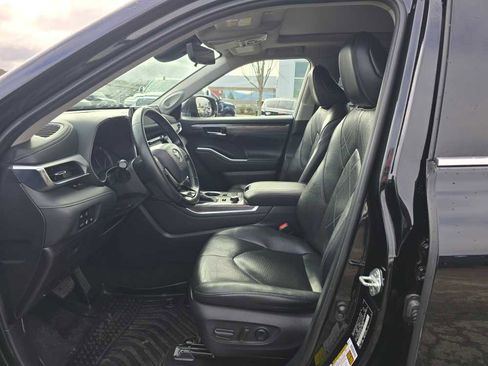Used 2020 Toyota Highlander Platinum image 9