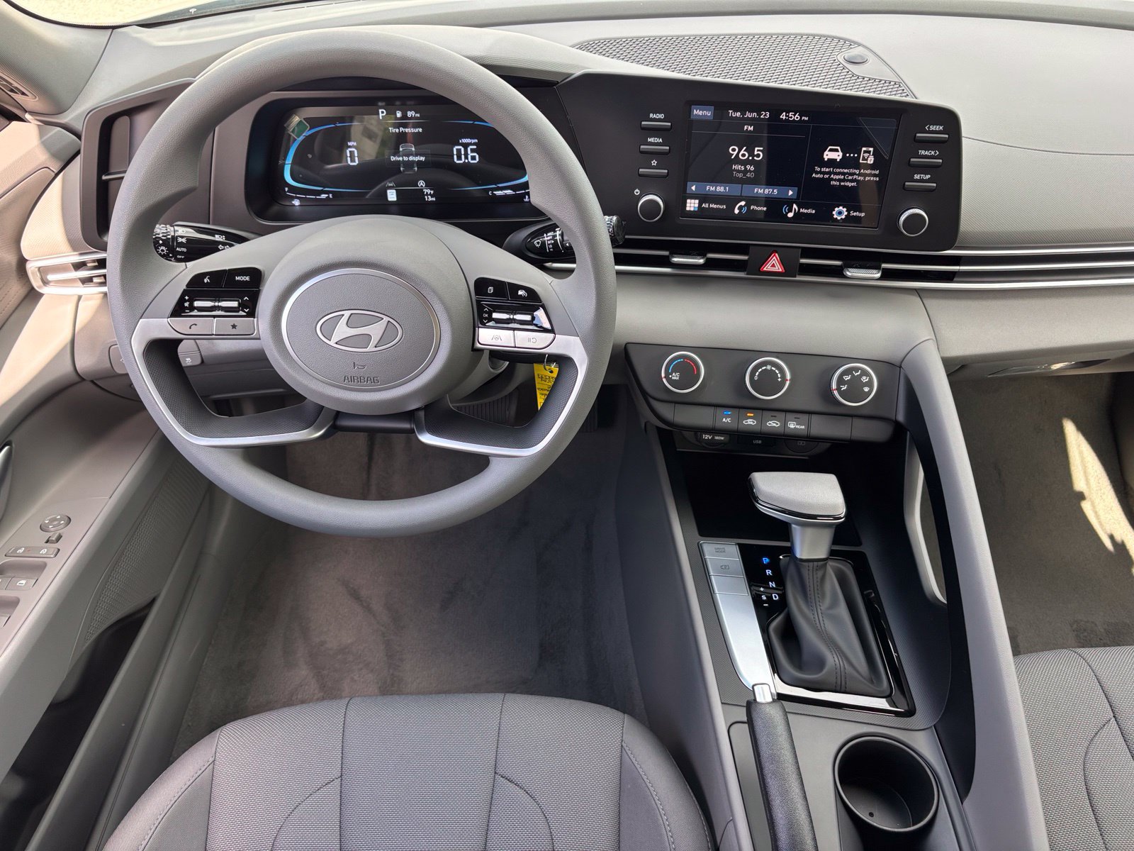 New 2026 Hyundai Elantra SE FWD image 17