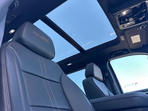 New 2026 Chevrolet Suburban High Country AWD/4WD image 18