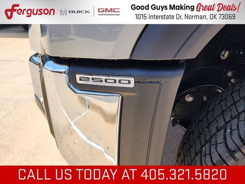 New 2026 GMC Sierra 2500 SLT w/ Max Trailering Package AWD/4WD image 11