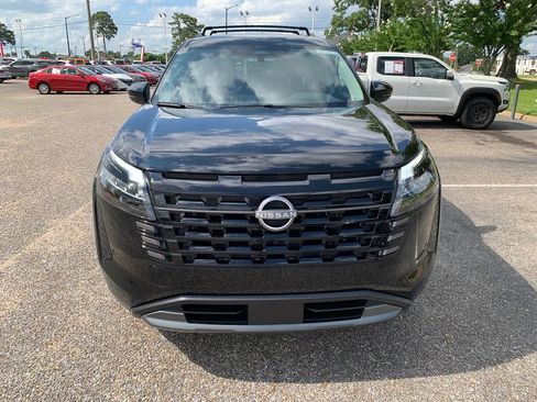New 2026 Nissan Pathfinder Platinum FWD image 3