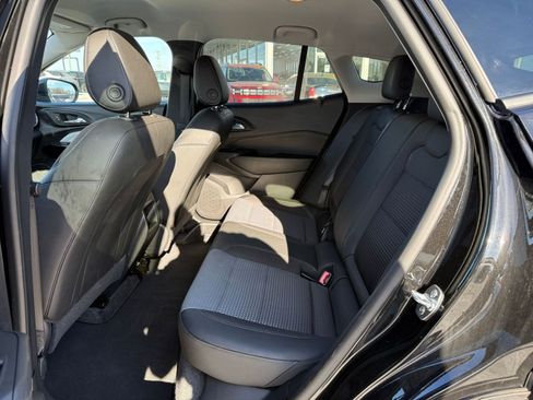 Used 2025 Chevrolet Trax LT w/ LT Convenience Package image 25