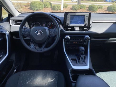 Used 2021 Toyota RAV4 XLE w/ Convenience Package FWD image 31