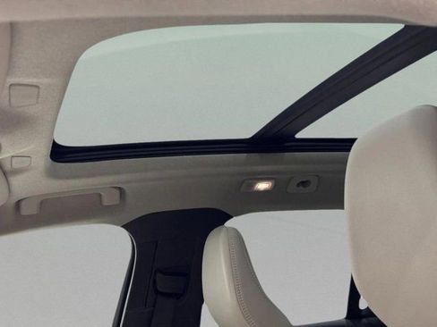 Used 2025 Volvo XC40 B5 Ultra image 31