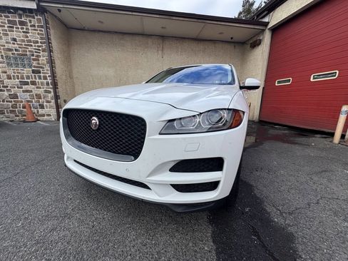 Used 2017 Jaguar F-PACE Prestige image 13