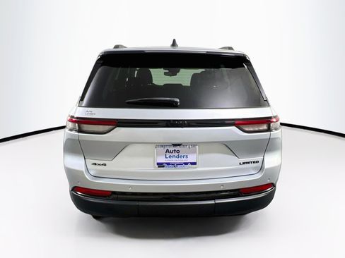 Used 2023 Jeep Grand Cherokee Limited w/ Black Appearance Package AWD/4WD image 6