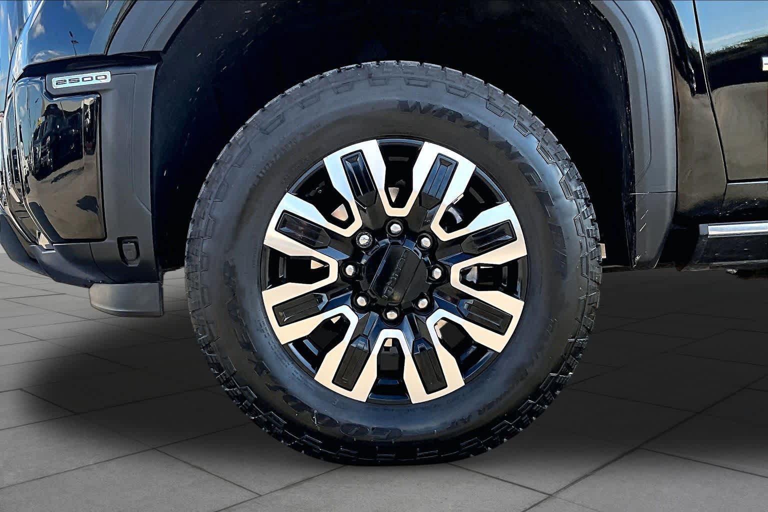 Used 2026 GMC Sierra 2500 Denali Ultimate AWD/4WD image 11