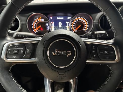 Used 2022 Jeep Wrangler Unlimited Sahara w/ LED Lighting Group AWD/4WD image 11