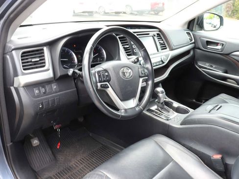 Used 2018 Toyota Highlander XLE AWD/4WD image 10