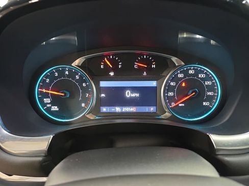 Used 2023 Chevrolet Traverse LT w/ Rear Camera Mirror Package image 20