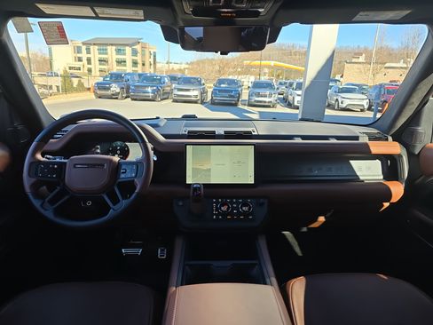 Certified 2025 Land Rover Defender 110 image 18