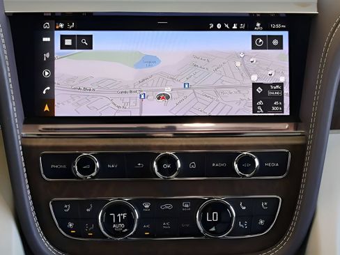 Used 2023 Bentley Bentayga Extended Wheelbase AWD/4WD image 17