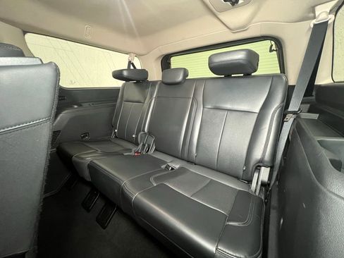 Used 2023 Ford Expedition Max XLT image 6