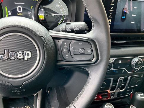 Used 2025 Jeep Wrangler Unlimited Rubicon 4xe image 20