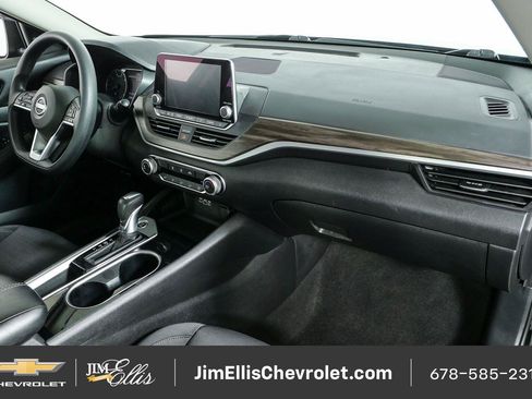 Used 2024 Nissan Altima 2.5 SV FWD image 21
