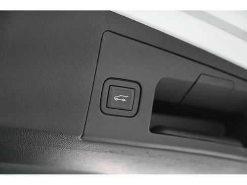 Certified 2025 Cadillac XT5 Premium Luxury image 58