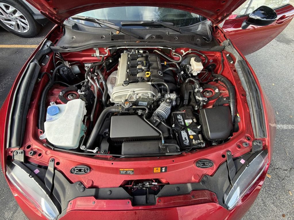 Used 2019 MAZDA MX-5 Miata RF Club RWD image 11