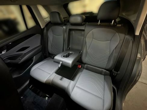 Certified 2025 Volkswagen Tiguan SE AWD/4WD image 25