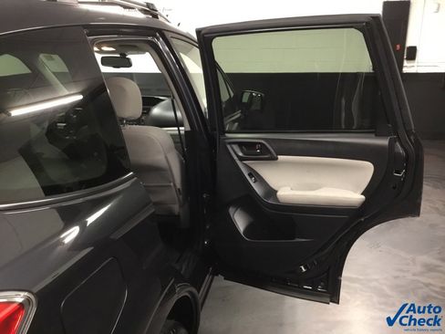 Used 2014 Subaru Forester 2.5i Premium w/ All-Weather Package image 31