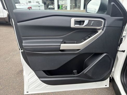 Used 2023 Ford Explorer XLT w/ Equipment Group 202A AWD/4WD image 10