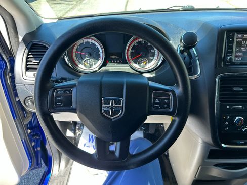 Used 2019 Dodge Grand Caravan SE w/ UConnect Hands-Free Group FWD image 15
