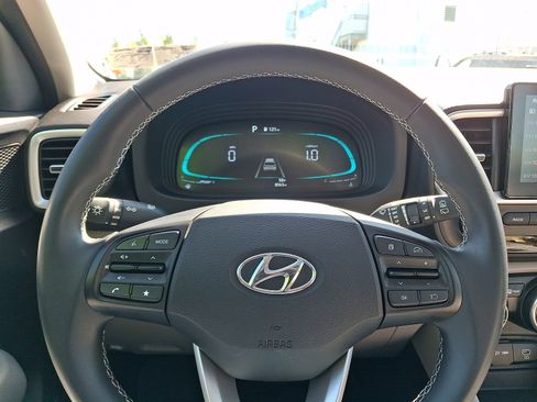 Used 2024 Hyundai Venue SEL FWD image 19