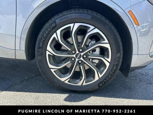 Used 2025 Lincoln Nautilus Reserve AWD/4WD image 30