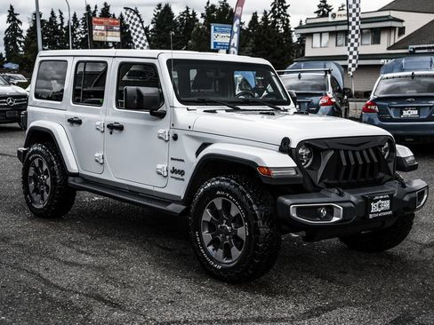 Used 2018 Jeep Wrangler Unlimited Sahara w/ Uconnect 4C Nav & Sound Group AWD/4WD image 4